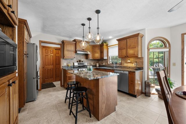 1017 W 57th Street, Davenport, IA 52806