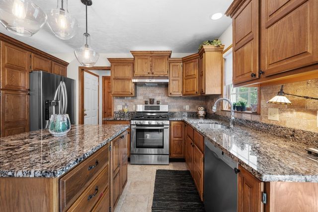 1017 W 57th Street, Davenport, IA 52806