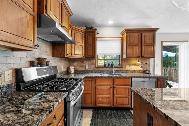 1017 W 57th Street, Davenport, IA 52806