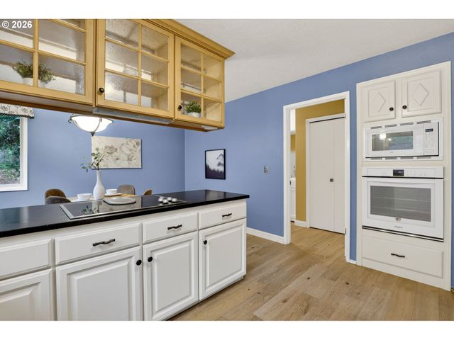 19451 WILDERNESS Dr, West Linn, OR 97068