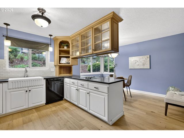 19451 WILDERNESS Dr, West Linn, OR 97068