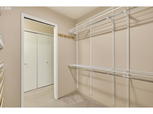 19451 WILDERNESS Dr, West Linn, OR 97068