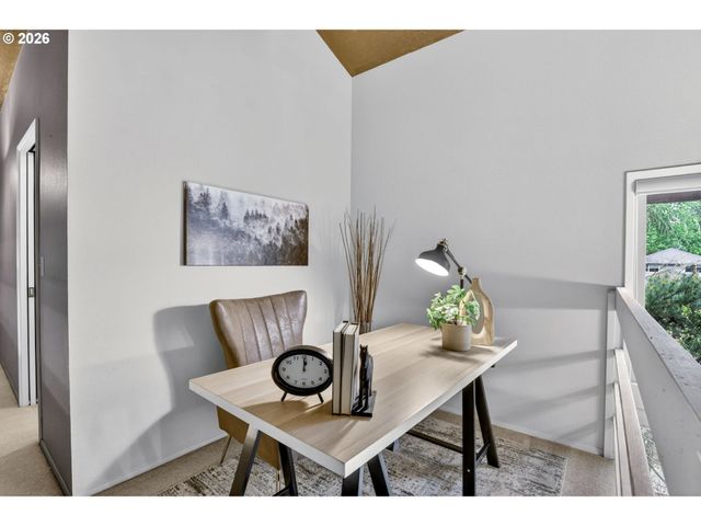 19451 WILDERNESS Dr, West Linn, OR 97068