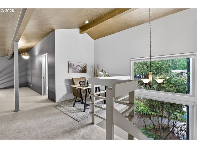 19451 WILDERNESS Dr, West Linn, OR 97068