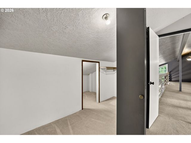 19451 WILDERNESS Dr, West Linn, OR 97068