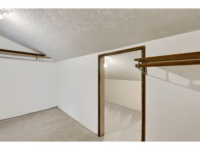 19451 WILDERNESS Dr, West Linn, OR 97068