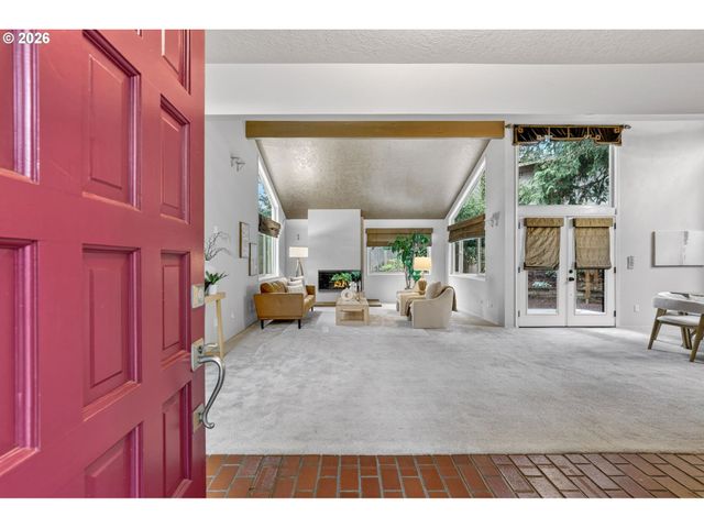 19451 WILDERNESS Dr, West Linn, OR 97068