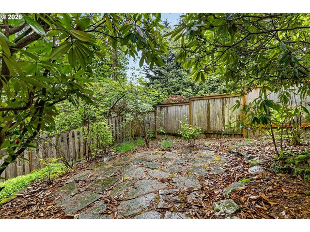 19451 WILDERNESS Dr, West Linn, OR 97068