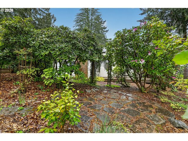 19451 WILDERNESS Dr, West Linn, OR 97068