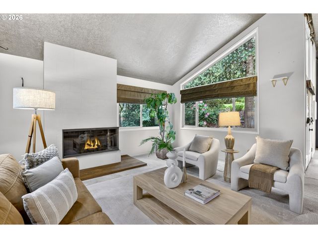 19451 WILDERNESS Dr, West Linn, OR 97068