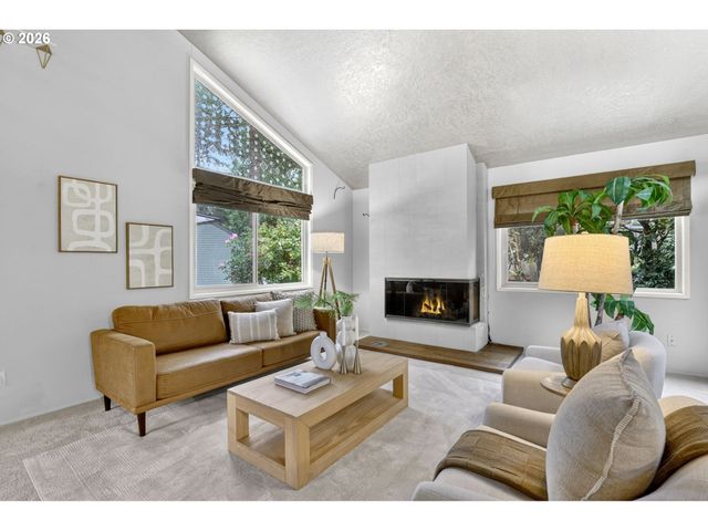 19451 WILDERNESS Dr, West Linn, OR 97068