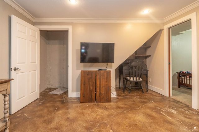1827 Denholm Drive, Manhattan, KS 66503