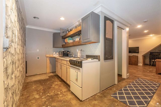 1827 Denholm Drive, Manhattan, KS 66503