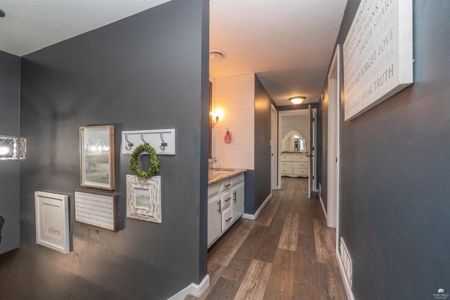 1827 Denholm Drive, Manhattan, KS 66503