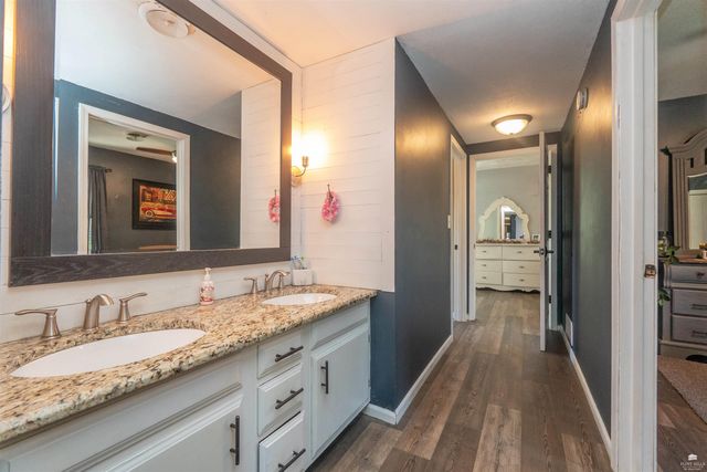 1827 Denholm Drive, Manhattan, KS 66503