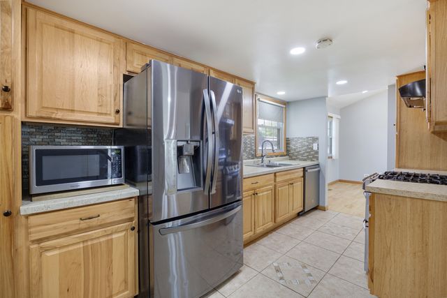 898 Debra Lane, Elk Grove Village, IL 60007