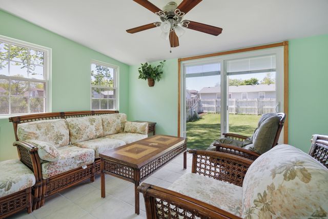 898 Debra Lane, Elk Grove Village, IL 60007
