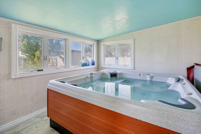 898 Debra Lane, Elk Grove Village, IL 60007