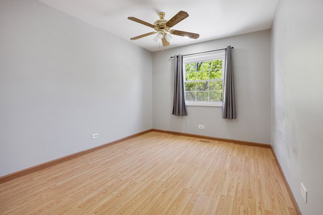 898 Debra Lane, Elk Grove Village, IL 60007