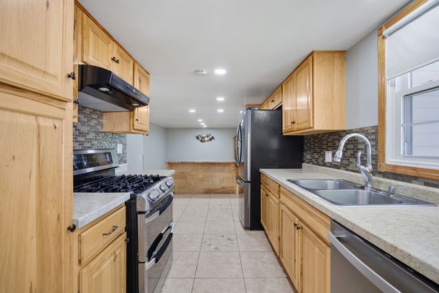 898 Debra Lane, Elk Grove Village, IL 60007