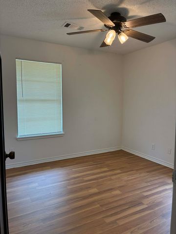 610 S Rike Street, Farmersville, TX 75442
