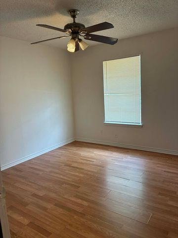 610 S Rike Street, Farmersville, TX 75442