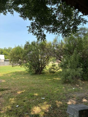 610 S Rike Street, Farmersville, TX 75442