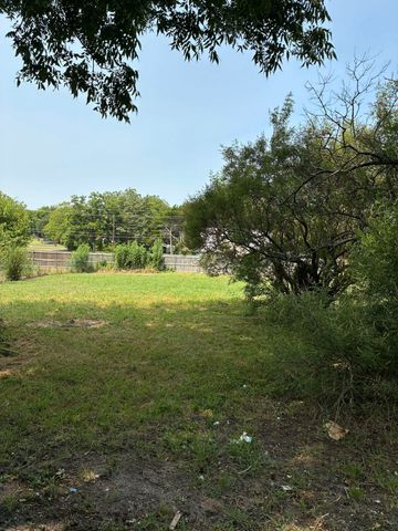 610 S Rike Street, Farmersville, TX 75442