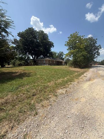 610 S Rike Street, Farmersville, TX 75442