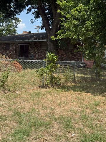 610 S Rike Street, Farmersville, TX 75442
