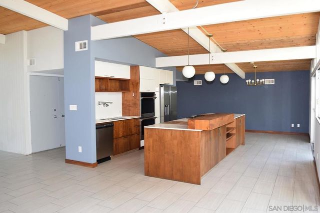 5540 Sandburg Ave., San Diego, CA 92122