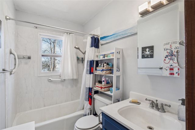 618 E Competine Street, Knoxville, IA 50138