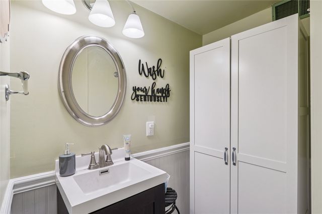 618 E Competine Street, Knoxville, IA 50138