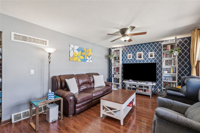 618 E Competine Street, Knoxville, IA 50138