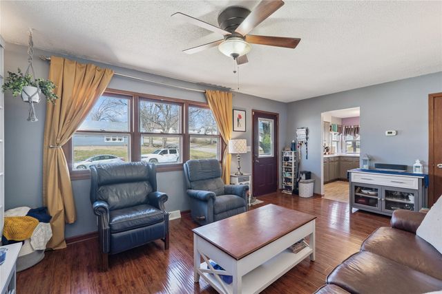 618 E Competine Street, Knoxville, IA 50138