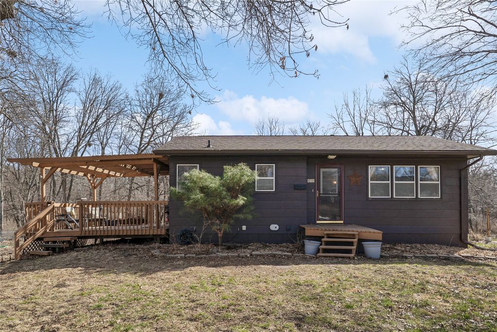 618 E Competine Street, Knoxville, IA 50138