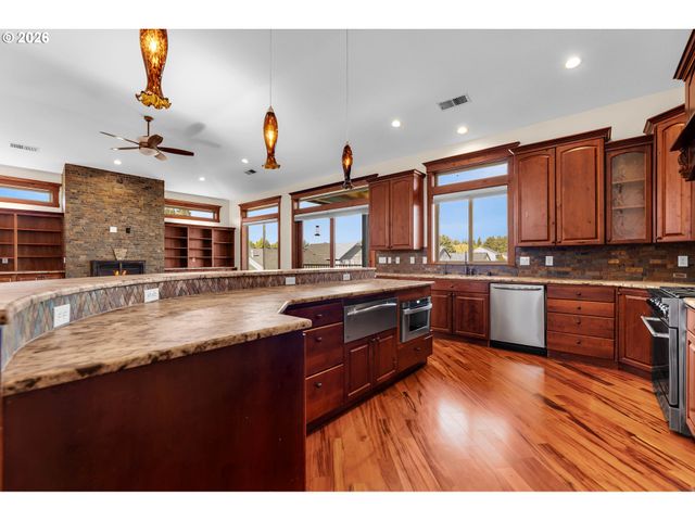 12000 Ne 57th Ct, Vancouver, WA 98686