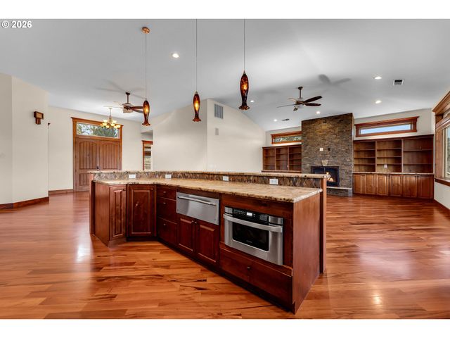 12000 Ne 57th Ct, Vancouver, WA 98686