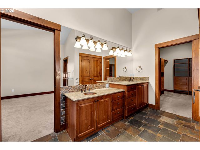 12000 Ne 57th Ct, Vancouver, WA 98686