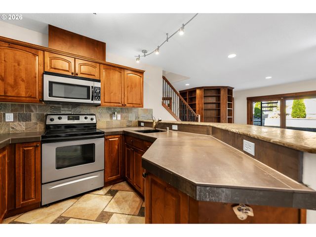 12000 Ne 57th Ct, Vancouver, WA 98686