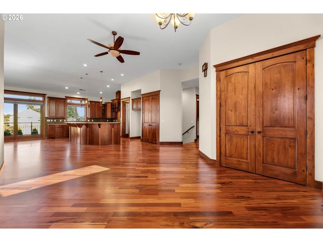 12000 Ne 57th Ct, Vancouver, WA 98686