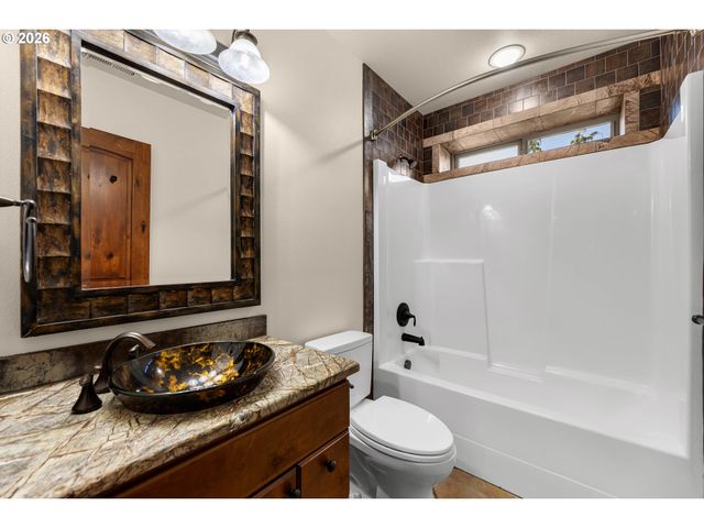 12000 Ne 57th Ct, Vancouver, WA 98686