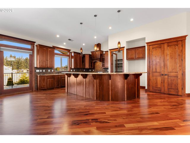 12000 Ne 57th Ct, Vancouver, WA 98686
