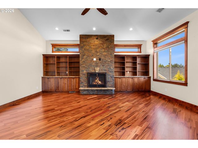 12000 Ne 57th Ct, Vancouver, WA 98686
