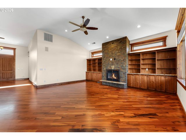 12000 Ne 57th Ct, Vancouver, WA 98686