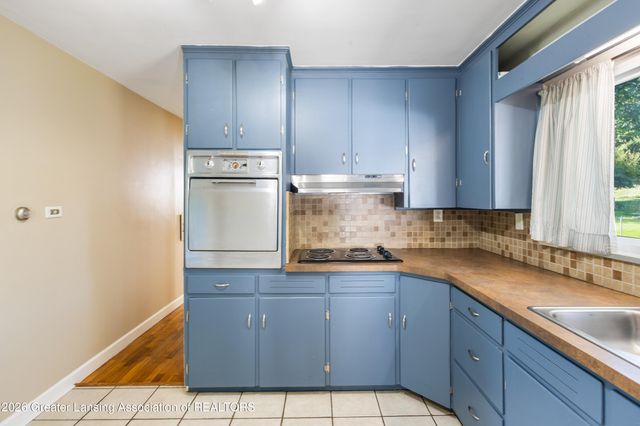 1387 Cloverleaf Road, Lansing, MI 48906