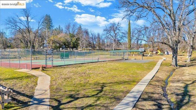 20569 Charlotte Ct, Soulsbyville, CA 95372