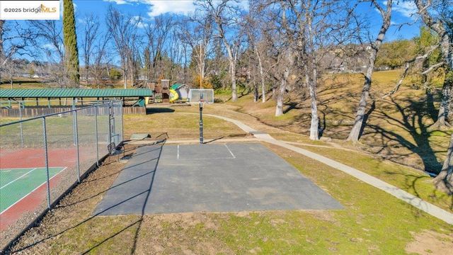 20569 Charlotte Ct, Soulsbyville, CA 95372