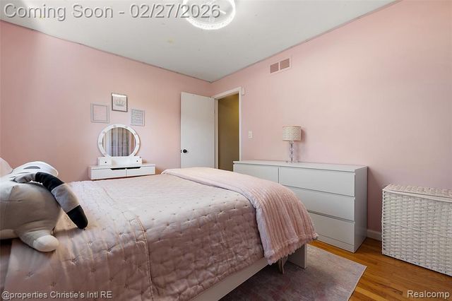 37655 Douglas Court, Sterling Heights, MI 48310