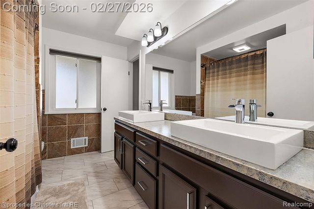 37655 Douglas Court, Sterling Heights, MI 48310